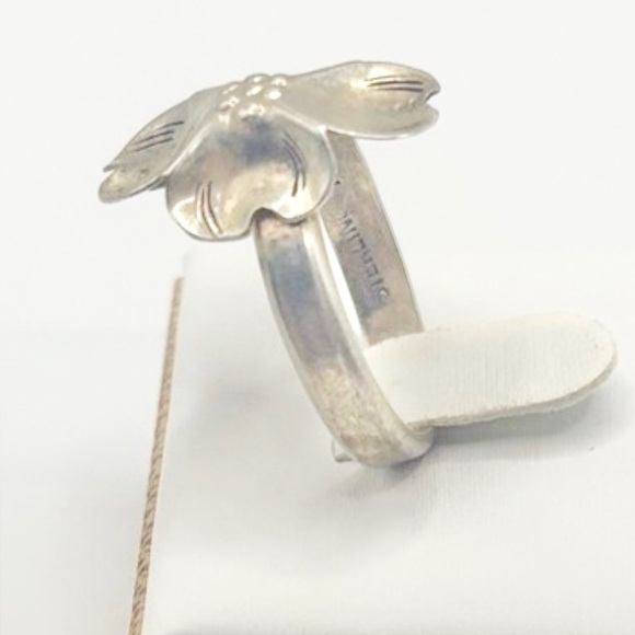 Size 7 Sterling Silver dogwood flower ring - Picture 3 of 5